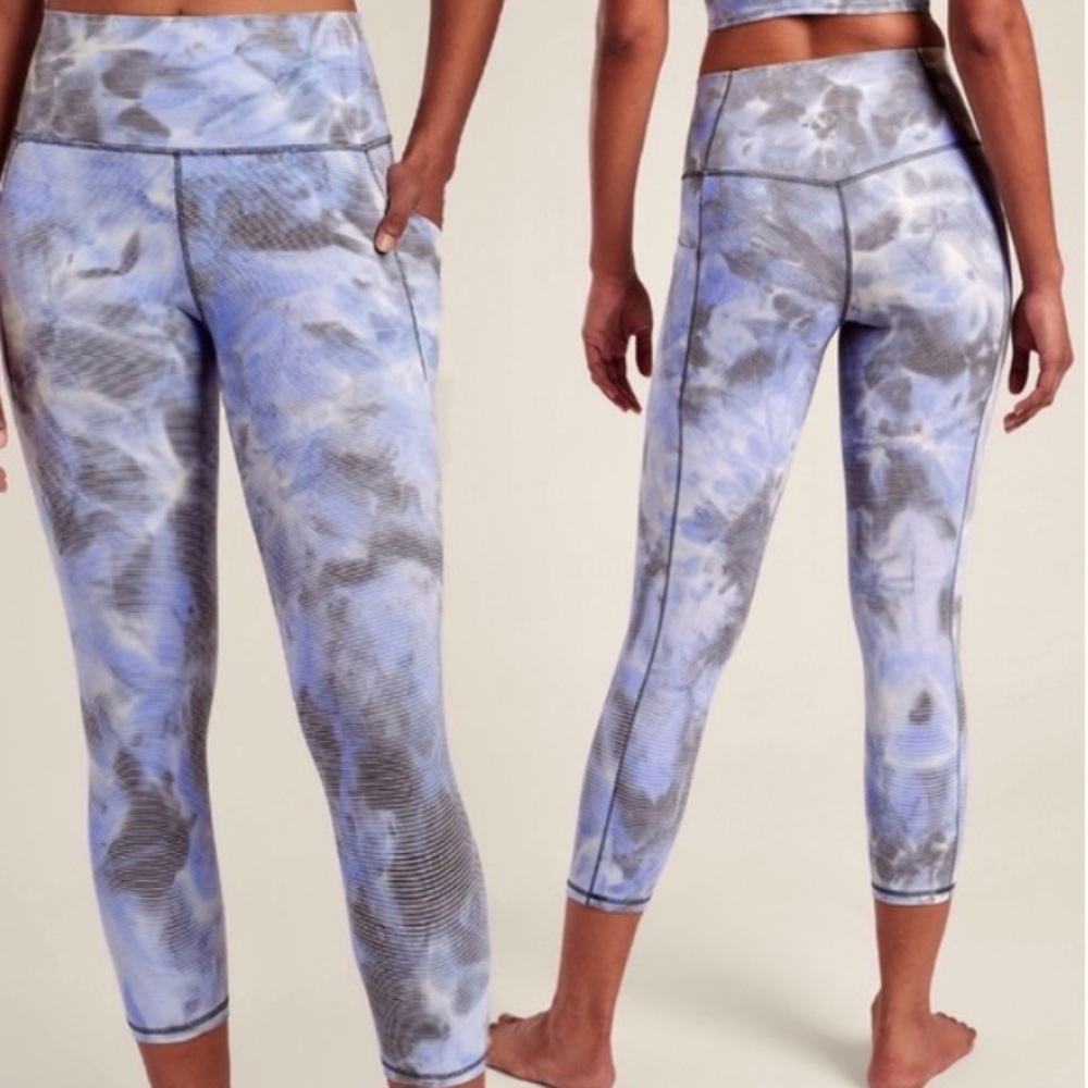 Athleta‎ Salutation Stash Pocket II Capri Tie Dye Light Blue Small